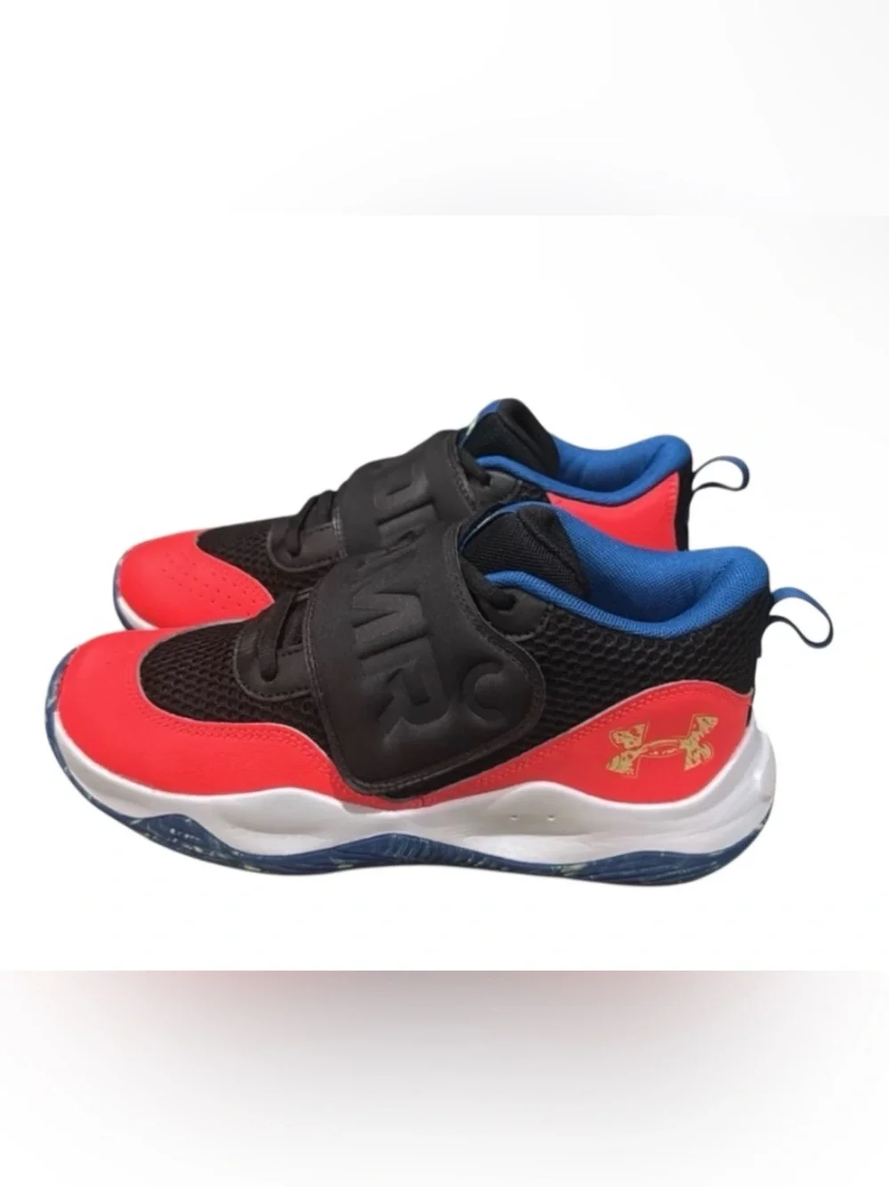 New authentic Under Armour boys signature sneakers sz 6 display
